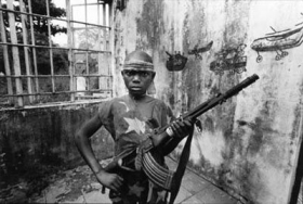 Verbování dětí do války = válečný zločin (Sierra Leone).