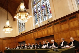 Soudci mezinárodního soudu v Haagu řeší gruzínskou kauzu.
