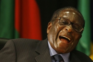 Vysmívá se Mugabe opozici?