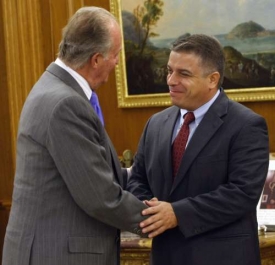 Španělský král Carlos a šéf kubánské diplomacie Roque.