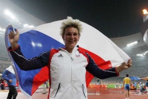 Jásající Barbora Špotáková, olympijské vítězka v hodu oštěpem.