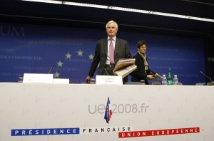 Francouzský ministr zemědělství Barnier na tiskové konferenci.