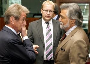 Ministři EU v Bruselu: Kouchner(vlevo) a Portugalec Luis Amado(vpravo)