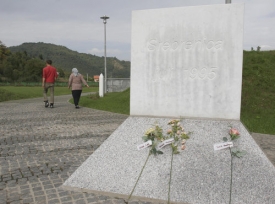 Ilustrační foto - památník obětem masakru v bosenské Srebrenici