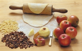 Šrúdl lze vylepšit mandlemi a jinými ořechy.