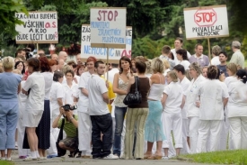Stávka lékařů proti vládním reformám se konala 24. června i v Ostravě.