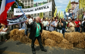 Zemědělští odboráři zablokovali Legerovu ulici.