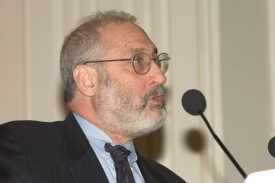 Josephu Stiglitzovi se snižování daní nelíbí