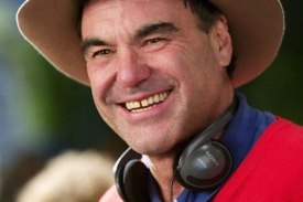 Režis&eacute;r Oliver Stone na place.