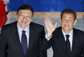 Zato francouzský prezident Sarkozy již vidí Barrosa v čele komise.