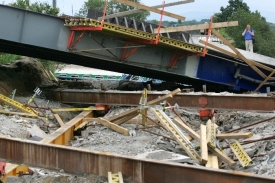 Most, který ve Studénce způsobil vlakové neštěstí, dostaví firma ODS.