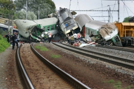 Při vlakovém neštěstí zemřelo sedm lidí.