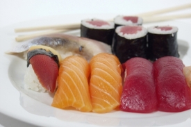 Prohřešek proti přírodě? Objednat si sushi z tuňáka.