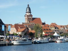 Malebné městečko Röbel leží v samém srdci tzv. Meklenburgské jezerní plošiny, přesněji na jižním břehu jezera Müritz.