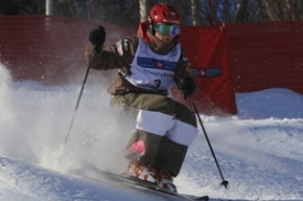 Akrobatická lyžařka Nicola Sudová.