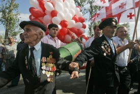 Protesty gruzínských veteránů 2. světové války proti Rusku.