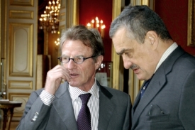 Karel Schwarzenberg s francouzským protějškem Bernardem Kouchnerem.