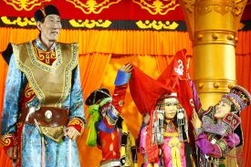 Nejvyšší muž světa Pao Si-šun se svou nevěstou
