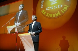 Jan Švejnar doporučil sociálním demokratům na konferenci pozitivismus.