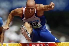 Překážkář Petr Svoboda na olympijské dráze v Pekingu.
