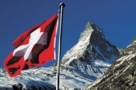 Švýcarská vlajka a Matterhorn