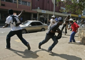 Protesty svazijských odborářů v Manzini.