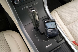 Sync umožňuje hlasov&eacute; ovl&aacute;d&aacute;n&iacute; hudby, telefonu i navigace.
