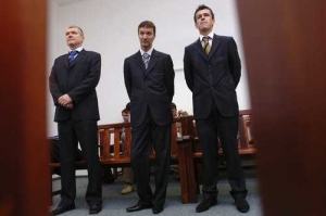 Provod, Pitr a Syrovátka (vpravo) u soudu za daňový únik 58 mil.