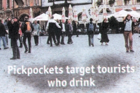 Nápis na pivním tácku varuje turisty před zloději