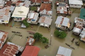 Tajfun způsobil rozsáhlé záplavy