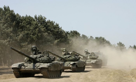 Kolona ruských tanků opouští Gori a směřuje do Cchinvali.