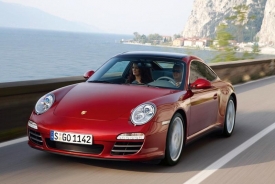 Porsche prezentuje tuto 911 jako novou generaci, ve skutečnosti jde spíše o důkladnou modernizaci předchozí verze.