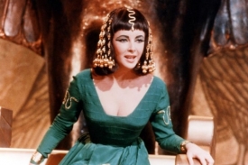 Liz Taylorová na vrcholu kariéry jako Kleopatra, 1963.