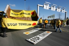 Rakouští odpůrci jihočeské jaderné elektrárny Temelín zablokovali česko-rakouský hraniční přechod Dolní Dvořiště-Wullowitz i 14. února.