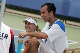 Radek Štěpánek s přítelkyní Nicole Vaidišovou na olympiádě.