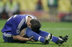 John Terry okamžik poté, co neproměnil penaltu ve finále Ligy mistrů.