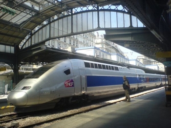 Vlaky TGV z Bruselu do Štrasurku zatím přes Paříž.