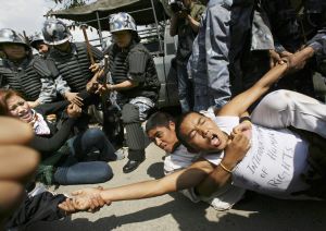 Zásah nepálské policie proti tibetským demonstrantům v Káthmándů