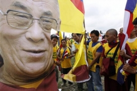Exiloví Tibeťané v Nepálu demonstrují za svobodný Tibet.
