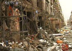Zdevastované domy a obchody ve Lhase. Zdroj čínská TV.