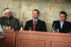 Martin Tichý (vlevo) při jednání o libereckém mistrovství.