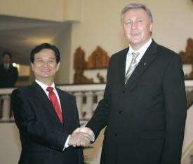 Premiér Mirek Topolánek a vietnamský premiér Nguyen Tan Dung.