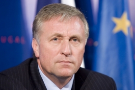 Premi&eacute;r Mirek Topol&aacute;nek