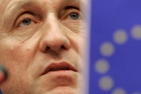 Mirek Topol&aacute;nek na mimoř&aacute;dn&eacute;m summitu v Bruselu.