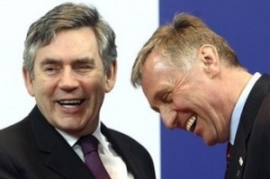 Gordon Brown a český premiér na summitu EU prvního března.