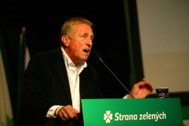 Topolánek zkritizoval chování svých poslanců na sjezdu Strany zelených.