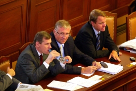 Zleva Jiří Čunek, Mirek Topolánek a Martin Bursík.