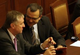 Premiér Mirek Topolánek s ministrem financí Miroslavem Kalouskem.