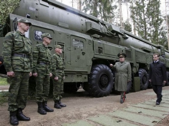 Medveděv na návštěvě raketové základny nedaleko Moskvy.