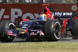 Sebastien Bourdais s vozem Toro Rosso na trati Velké ceny Austrálie.